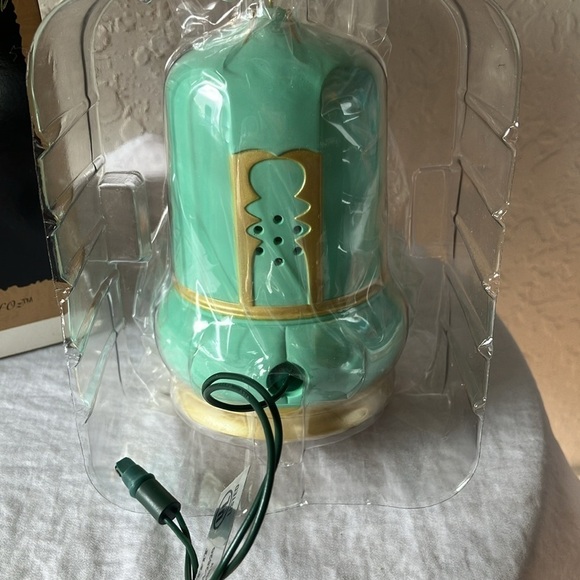 Hallmark: 1996 Keepsake Ornament- Emerald City- The Wizard of Oz- Light, Motion - Picture 5 of 16